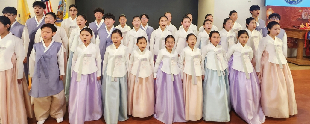 지난 12일 버겐카운티 주관 음력설 축하 행사가 뉴저지한인상록회 등 많은 단체와 주민들이 참석한 가운데 열렸다. 버겐카운티장이 각 나라의 대표 영사들에게 올해 음력설 선언문을 직접 전달했으며, 뉴저지어린이합창단이 공연을 선보이며 큰 박수를 받았다.  [뉴저지한인상록회]