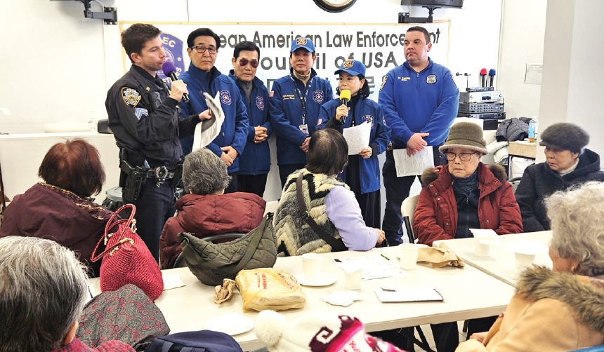 미주한미경찰자문위원회는 지난 13일 더좋은 데이케어에서 109경찰서 존 보이취 범죄예방 담당관 등이 참석한 가운데 범죄예방 관련 세미나를 개최했다.  [미주한미경찰자문위원회]
