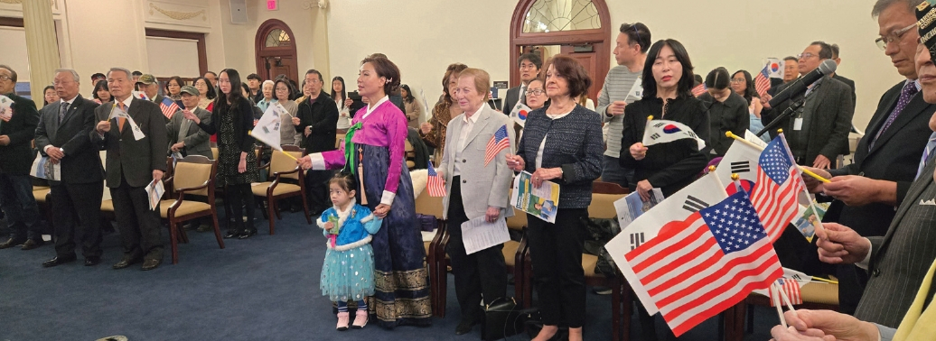 나소카운티가 주관하고 미주한인이민사박물관이 주최하는 제7회 삼일절 기념식 및 유관순상 시상식이 2일 나소카운티 청사에서 개최됐다. 시상식과 더불어 이날 행사에선 브루스 블레이크먼 나소카운티장 등이 참석해 축하 인사를 전하기도 했다.  [미주한인이민사박물관]