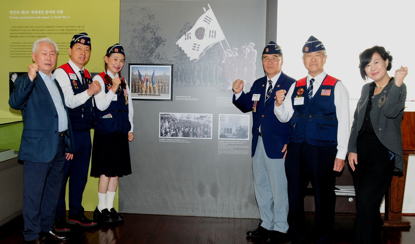 재향군인회 미 남서부지회와 대한인국민회 기념재단 임원들. 맨 왼쪽부터 재단 권영신 상임고문, 지회 김현석 부회장, 오미애 사무처장, 박굉정 회장, 공창규 홍보부장, 재단의 최미경 이사장. [남서부지회 제공]