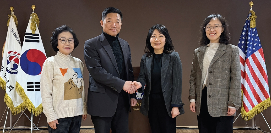 인천광역시 고교생 16명이 인천과 뉴욕시 국제교류 프로그램의 일환으로 뉴욕을 방문할 예정이다. 인천시교육청 조정임 국제교육협력과장(오른쪽 두 번째)은 지난 4일 맨해튼 뉴욕한인회관을 방문해 “뉴욕한인회의 적극적인 협조를 부탁한다”고 요청했다.  [뉴욕한인회]