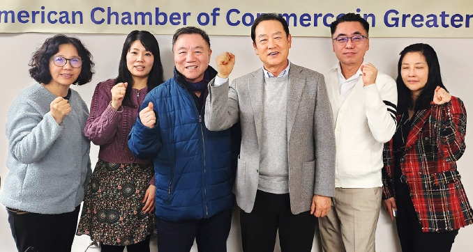 대뉴욕지구한인상공회의소는 오는 4월 2일 열리는 비즈니스 갈라와 제23대 회장 취임식을 준비하기 위해 조직위원회를 구성하고, 본격적인 행사 준비에 들어갔다. 이번 행사는 뉴욕·뉴저지 지역 한인 경제인과 기업인, 커뮤니티 리더들이 한자리에 모이는 비즈니스 네트워킹 행사로 200여명의 주요 인사가 참석할 예정이다.  [대뉴욕지구한인상공회의소]