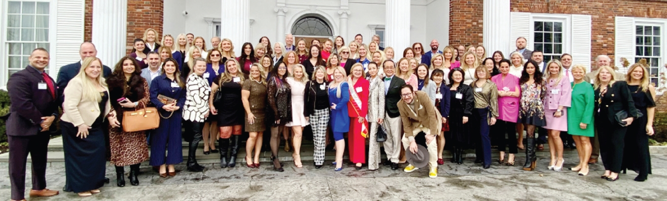 쇼미유어하트재단이 지난 7일 뉴저지 베드민스터 소재 트럼프내셔널골프클럽에서 세계여성의날 파워 런천 행사를 개최했다. 이날 행사에는 지역사회 인사 및 후원자 100여명이 참석했으며, 여성의 용기와 리더십, 나눔의 연대와 가치를 나누는 시간을 가졌다.  [쇼미유어하트재단]