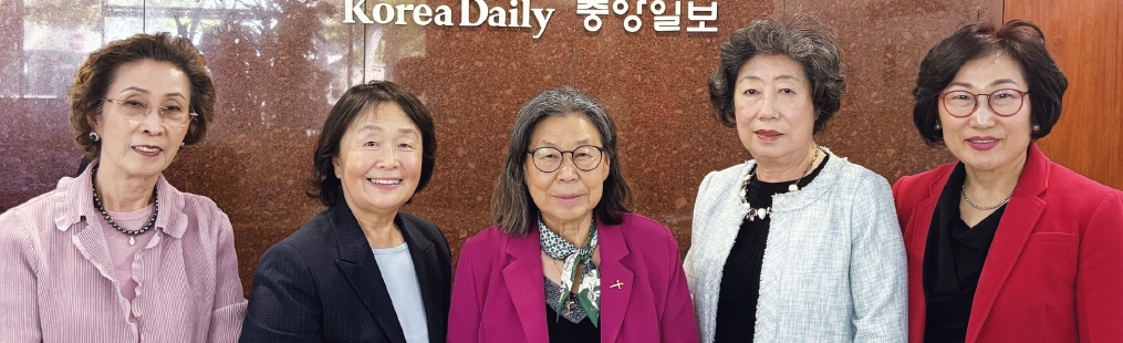 미주한국어교육장학재단 임원진. (왼쪽부터) 안진 장학위원장, 이혜심 부이사장, 나영자 이사장, 신현정 서기, 신영숙 총무.