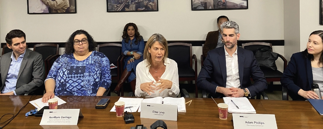 26일 아시안 미디어를 대상으로 라운드테이블을 개최한 뉴욕시 주택보존개발국(HPD). 디나 레비 HPD 신임 국장(가운데)이 기자들에게 뉴욕시 주택 위기에 대해 설명하고 있다.