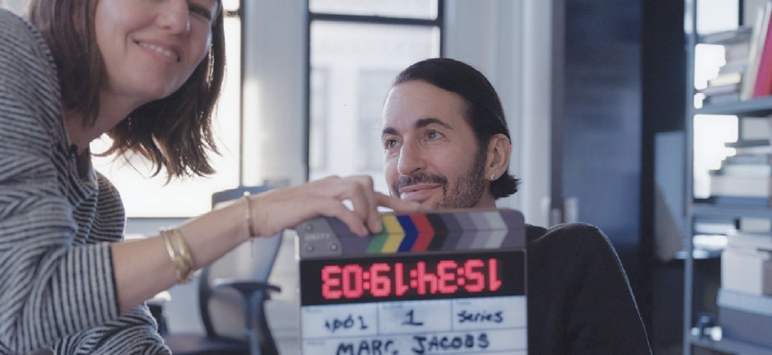 코폴라는 제이콥스의 옷에서 여성이 겪는 고독과 우아함을 발견했고, 제이콥스는 코폴라의 영화적 세계관에서 영감을 얻어 자신의 스타일을 정교화했다. [A24]