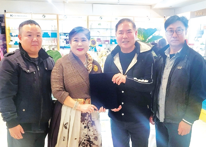 최근 MOU를 체결한 K-가디언스와 금산홍삼. 왼쪽부터 금산홍삼 이학준 사장, K-가디언스 최미경 회장, 금산홍삼/리버티그룹 길준형 회장, K글로벌 장재용 사장.  [사진 K-가디언스]