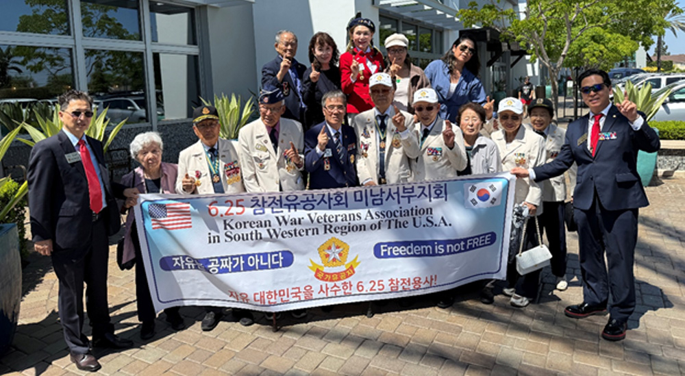 6·25참전유공자회 미 남서부지회 모임 참석자들이 한자리에 모였다. 앞줄 오른쪽에서 여섯 번째가 이승해 회장. [유공자회 제공]   