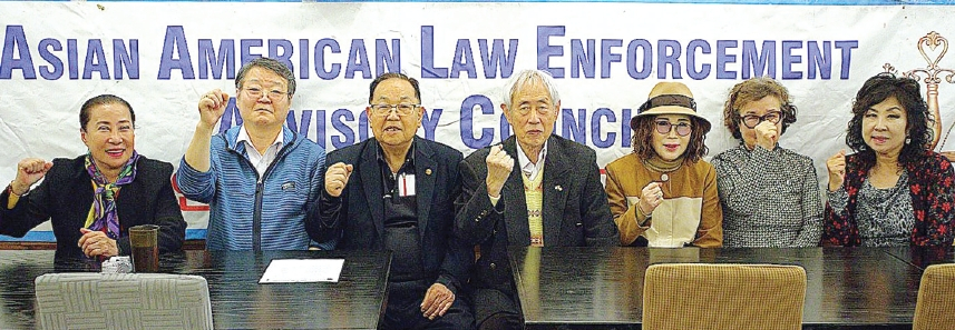 아시안아메리칸사법경찰자문위원회가 지난 13일 퀸즈 플러싱 노던 160 바베큐 식당에서 4월 월례회의를 개최하고, 오는 6월 11일로 예정됐던 뉴욕시경(NYPD) 자녀 장학금 및 부상 경관 위로 기금 마련 행사 일정 조정 안건을 심도 있게 논의했다. 이날 회의에서 유주태 회장은 최근 중동 지역 긴장 고조에 따른 뉴욕시 보안 강화 조치를 행사 연기의 주된 배경으로 설명했고, 위원회는 이날 내부 결속과 지역사회 단체와의 연대 활동에도 힘을 쏟겠다고 다짐했다.  [아시안아메리칸사법경찰자문위원회]