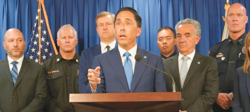 토드 글로리아 시장(가운데)이 지난 14일 2026-27 시예산안을 발표하고 있다. [인사이드샌디에이고 캡처]