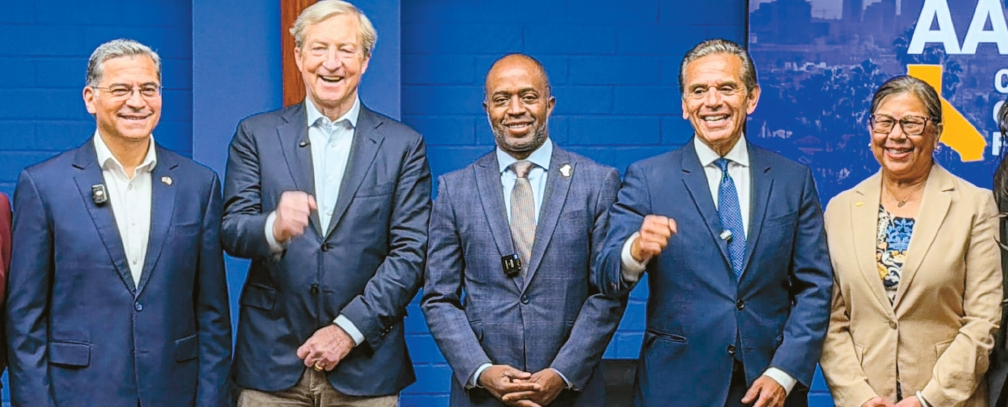 18일 정책 포럼에 참석한 민주당의 가주 주지사 후보들. 왼쪽부터 하비에르 베세라, 톰 스타이어, 토니 서먼드, 안토니오 비야라이고사, 베티 이 후보.  김상진 기자 