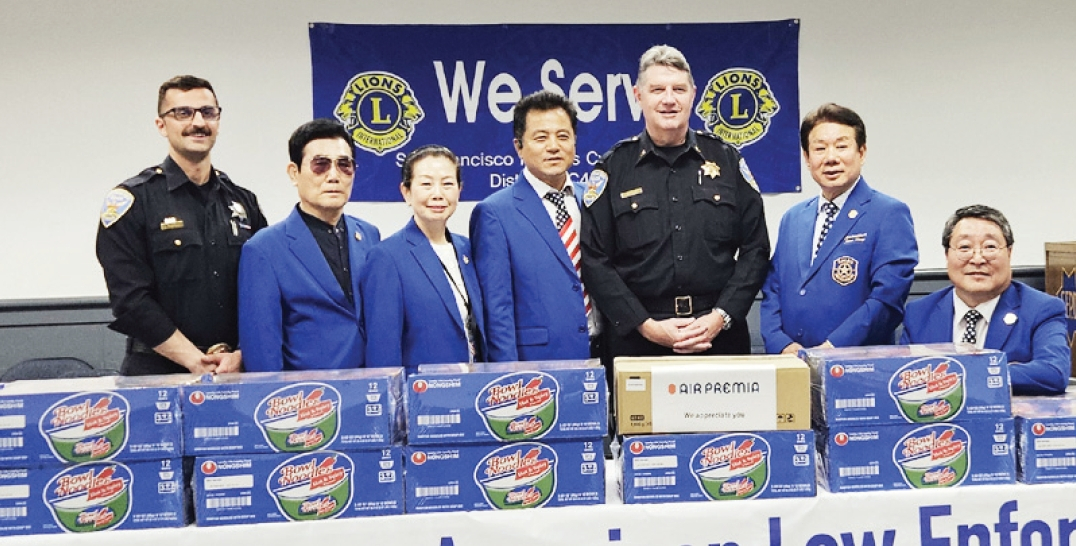 미주한미경찰자문위원회가 지난 24일 샌프란시스코 노던 경찰서에서 서남부연합회 창립 출범식을 개최했다. 이날 행사에서는 서남부연합회장 임명식을 비롯해 K-푸드 나눔 행사 등이 진행됐다.             [미주한미경찰자문위원회]