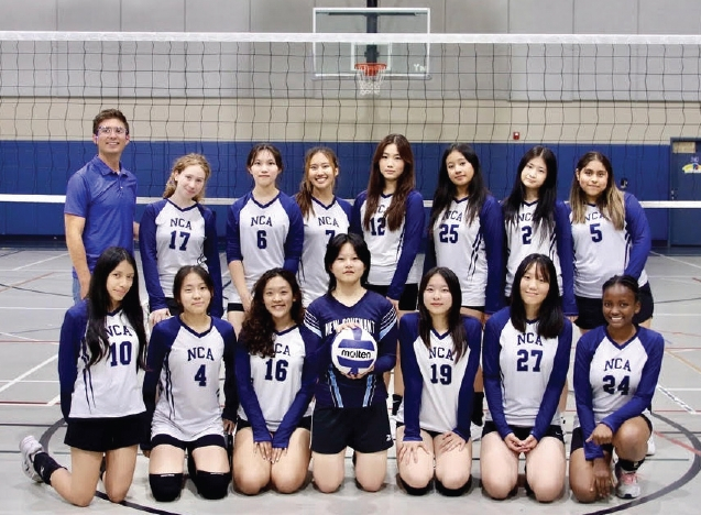 고등부의 배구팀의 단체 사진. [새언약학교 제공]