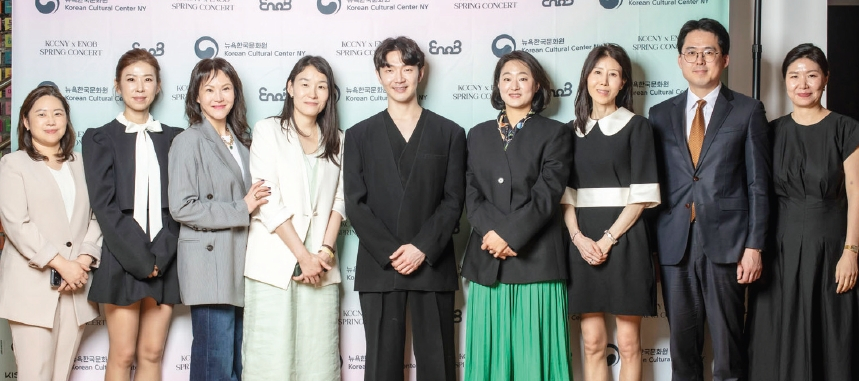 뉴욕한국문화원과 비영리단체 이노비(EnoB)가 공동 주최한 ‘2026 봄 콘서트’가 1일 뉴욕한국문화원에서 개최됐다. 이날 콘서트에선 클래식과 대중을 잇는 홍진호 첼리스트가 뉴욕 데뷔 무대를 선보였다. 모든 수익은 이노비의 무료 문화복지 프로그램 운영을 위해 전액 사용된다.  [이노비]