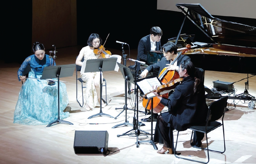 뉴욕한국문화원은 지난달 29일 세계평화음악재단과 공동주최로 ‘KCCNY 사운드 & 토크’ 세 번째 시리즈 ‘Six Sounds’ 공연을 성황리 개최했다. 전통과 현대, 동서양의 음악적 언어, 실험성과 서정성이 교차하는 작품들로 박수갈채를 받았다. [뉴욕한국문화원] 
