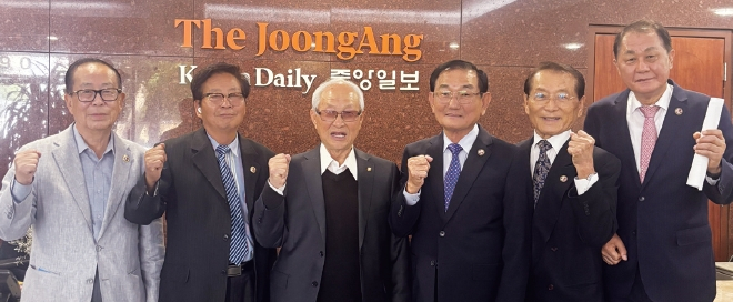 이승만 건국대통령기념사업회의 김재권 수석부회장(왼쪽부터), 이광수 부이사장, 박형만 이사장, 박형만 이사장, 전세문 부회장, 최광일 부회장.