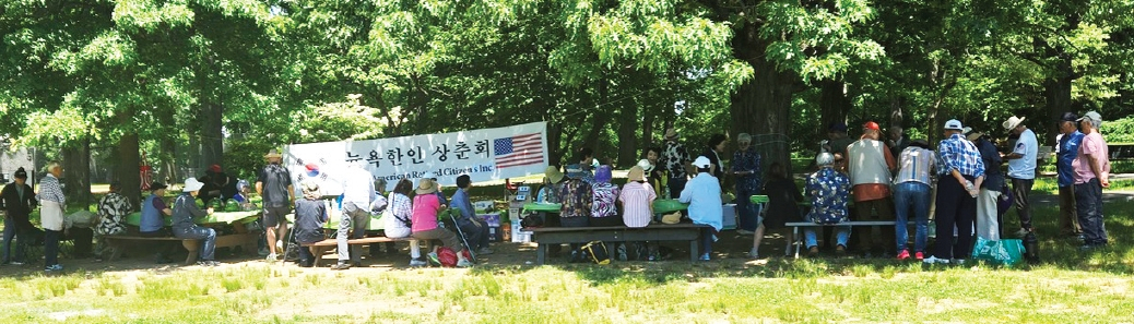지난 4일 퀸즈 앨리폰드파크에서 뉴욕한인상춘회 야유회가 개최됐다. 회원들은 이날 노래자랑 경연대회와 신발 던지기 대회, 상품 제비뽑기 등을 하며 친목을 다졌다.  [뉴욕한인상춘회]