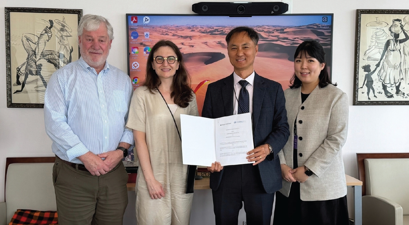 뉴욕한국교육원(원장 박창원)은 지난 11일 유엔국제학교와 업무협약(MOU) 연장 체결식을 진행했다. 2023년 가을학기에 시작된 방과 후 한국어 프로그램은 매년 꾸준한 성장세를 보이고 있으며, 이를 바탕으로 올해 세 번째 업무협약 갱신을 하게 됐다.  [뉴욕한국교육원]