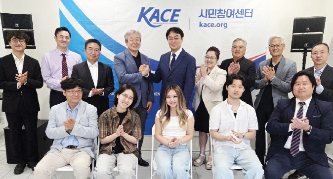 김상호 뉴욕총영사와 두 명의 동포담당 영사들은 지난 15일 플러싱의 시민참여센터를 방문해, 주요 단체 활동 현황과 지역사회가 직면한 다양한 현안을 경청.질의응답하는 시간을 가졌다.  [시민참여센터]