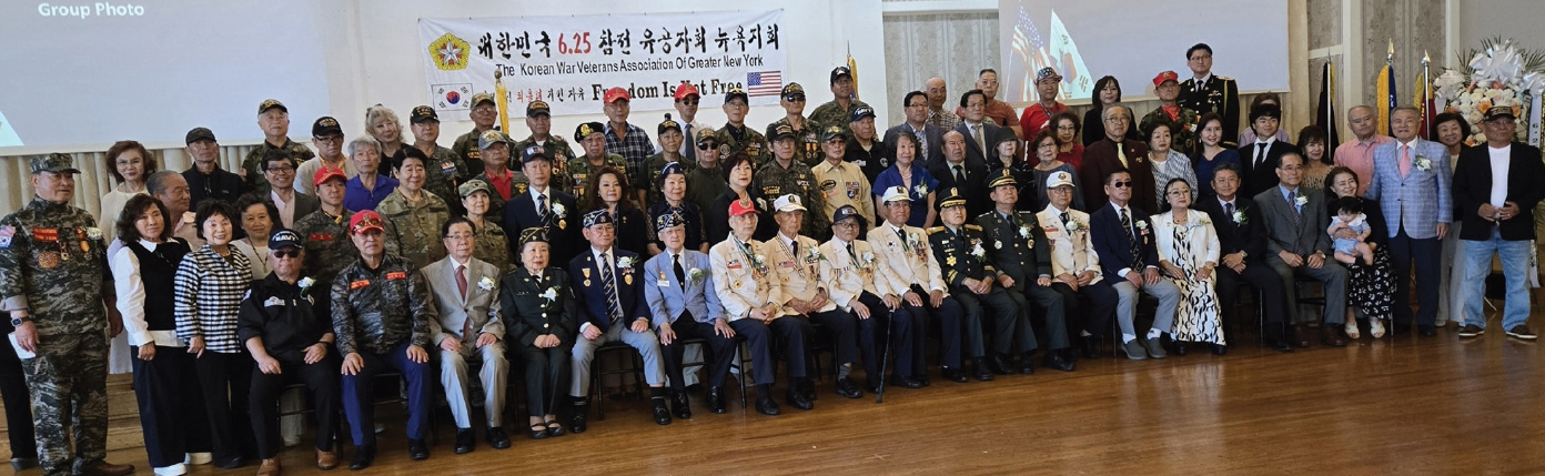 대한민국6·25참전유공자회 뉴욕지회가 지난 25일 퀸즈 디모스연회장에서 6·25전쟁 76주년 기념식을 개최했다. 각 군 단체와 한인 단체들이 모여 성대히 거행된 가운데, 6·25 참전용사 명예회원으로 구국동지회 마영애 회장이 추대됐다. [대한민국6·25참전유공자회 뉴욕지회]