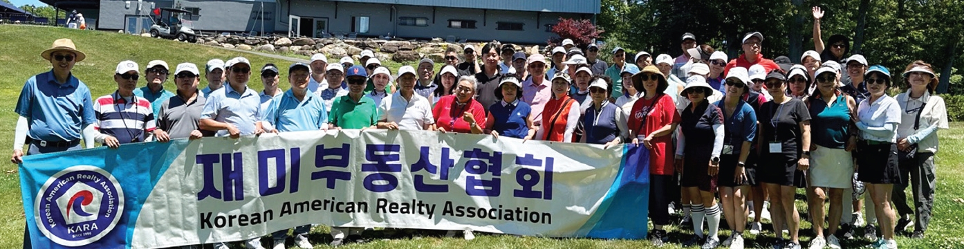 재미부동산협회가 지난달 24일 미들아일랜드 컨트리클럽에서 장애우 학생 장학기금 마련 골프대회를 개최했다. 이날 대회에는 120명이 참가했으며, 우승은 이시준 씨가 차지했다. 롱기스트는 박진현(남).이지나(여), 니어리스트는 홍상우(남)·이지나(여) 씨가 각각 수상의 영예를 안았다.  [재미부동산협회]