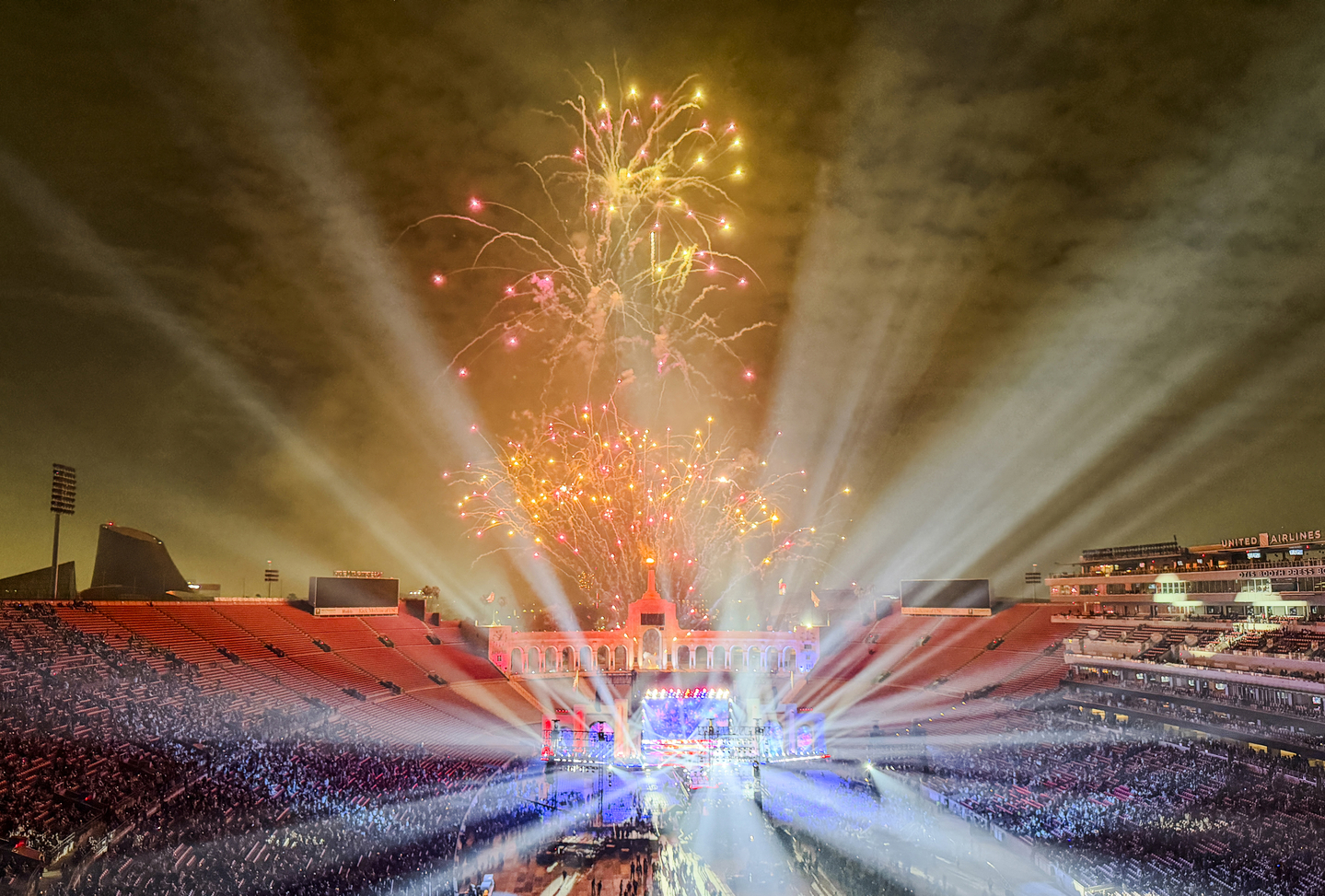250주년 축제, 불꽃으로 물든 LA