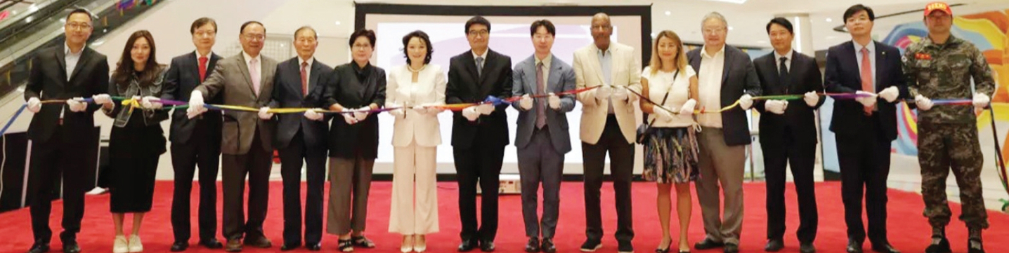 제3회 비즈니스 엑스포 개막식 테이프커팅 모습.                  [사진 뉴저지한인경제인협회]