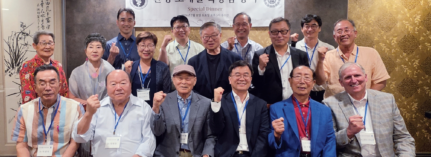 서울대학교 수의과대학 미주동문회(회장 이용훈)는 지난 11일 LA한인타운 용수산에서 조제열 서울대 수의과대학 학장(앞줄 오른쪽 세번째) 초청 환영 만찬을 개최했다.    [서울대학교 수의과대학 미주동문회 제공] 