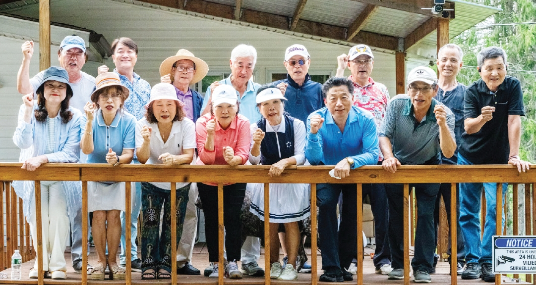  뉴욕한인회 산하 세종역사연구소와 차세대교육위원회가 지난 1일 뉴욕주 리버시티에 위치한 임일빈 소장 별장에서 제1회 한국역사평가시험 준비모임을 개최했다. 이날 모임에는 이명석 뉴욕한인회장을 포함해 약 20명이 참석했으며, 관계자들은 시험을 오는 15일 퀸즈 플러싱 디모스연회장에서 개최하기로 결정했다. [뉴욕한인회]
