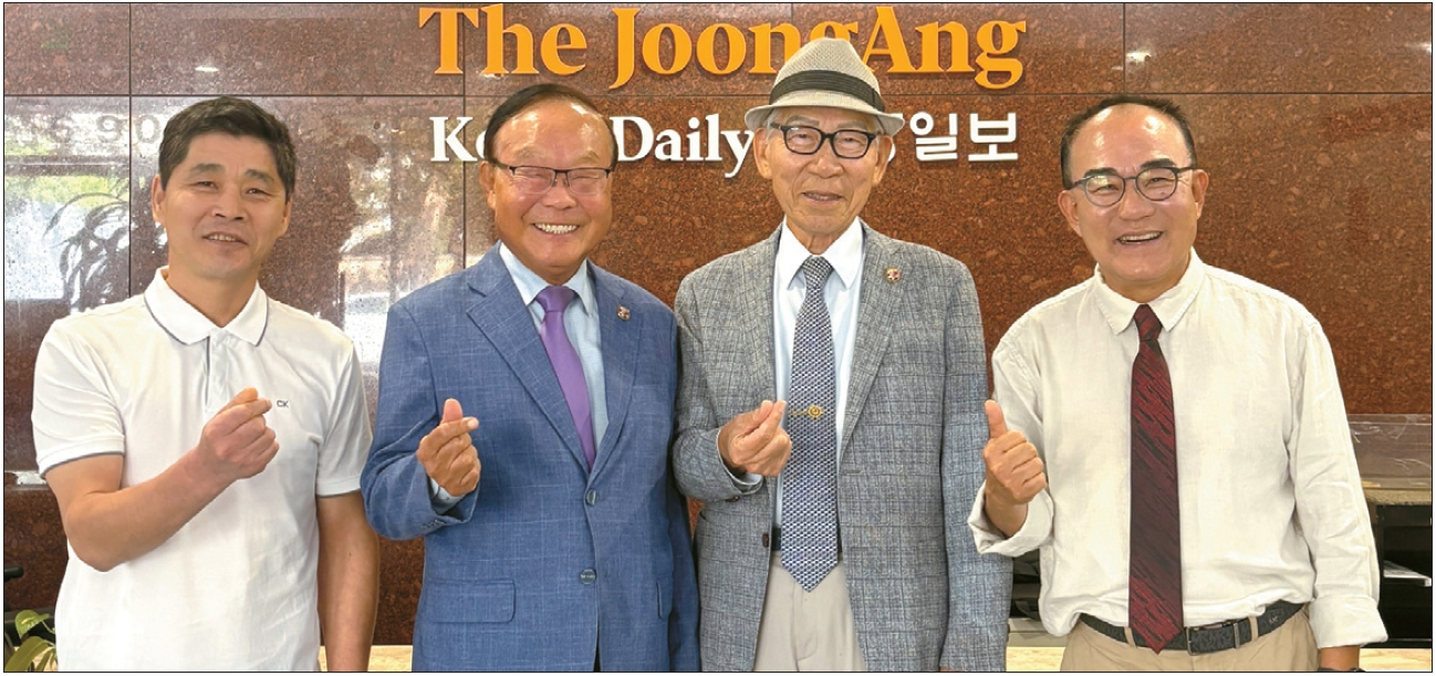 (왼쪽부터) 새미 현 탈북민 선교회(NKIA) 대표, 노명수 우남 네트워크 USA 이사장, 조선환 회장, 김영구 AKUS 한미연합회 LA 회장