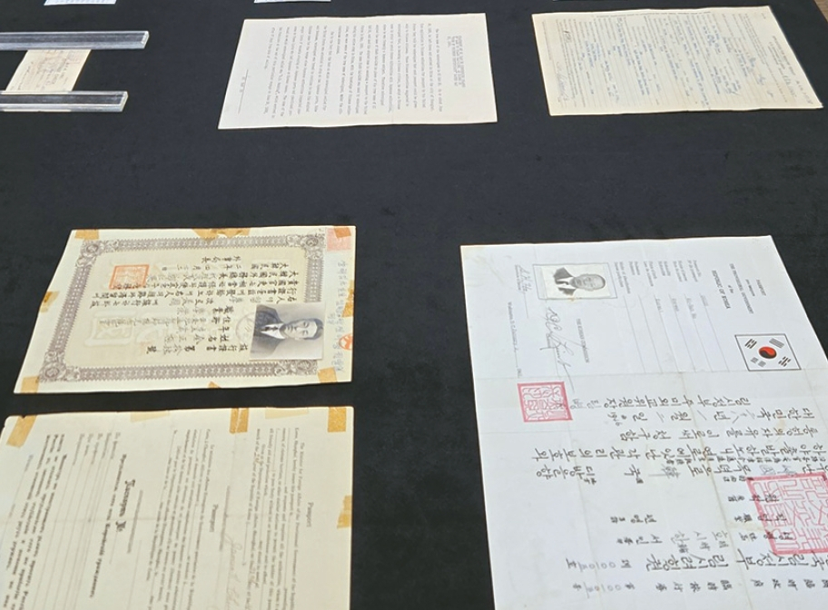 독립기념관 자료공개행사에 전시된 호시한 지사의 독립운동 관련 사료들.  [호윤진씨 제공]