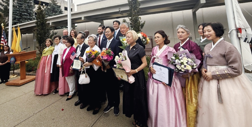 지난 11일 버겐카운티 청사에서 김상호 뉴욕총영사와 뉴저지 한인 단체 관계자 250여명이 참석해 제81주년 광복절을 기념하는 행사를 가졌다. [뉴저지한인회]