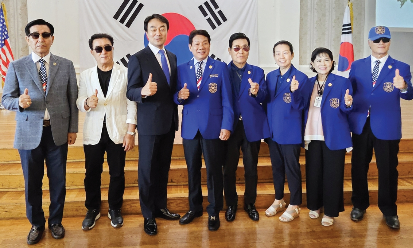 미주한미경찰자문위원회는 지난 15일 뉴욕한인회가 주최한 제81주년 광복절 기념행사에 참석했다. 정영열 총회장과 회원들은 김상호 뉴욕총영사 등 주요 인사들과 함께 광복의 의미와 선열들의 희생정신을 되새겼다.  [미주한미경찰자문위원회]