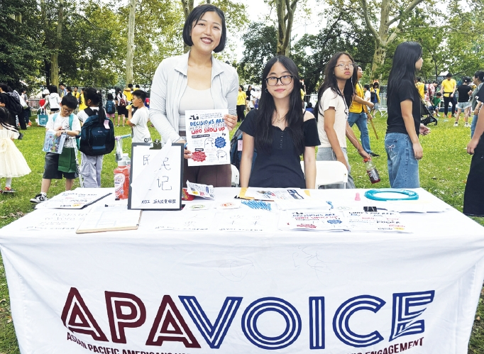 민권센터와 아태계정치력신장위원회(APA VOICE)는 지난 22일 APA VOICE 회원단체인 부모-자녀 관계 협회(PCR)가 주최한 백투스쿨 행사에 참여해 유권자 등록을 받았다.  [민권센터]