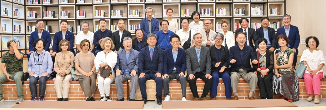 한국을 방문중인 민주평화통일자문회의 뉴욕협의회 임원진은 지난 5일 경북도청을 방문했다. 양측은 상호 교류와 협력의 뜻을 확인했다. [민주평화통일자문회의 뉴욕협의회]
