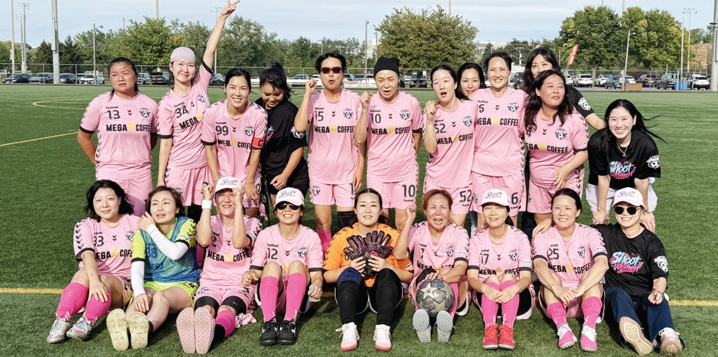 뉴저지 슛포우먼 여자축구팀(NJ Shoot For Women FC)이 지난 12일 뉴저지 시코커스 로렐힐파크에서 열린 ‘한인여자축구연맹 퀸스컵 뉴저지 2026’에서 우승했다.  [뉴저지대한체육회]