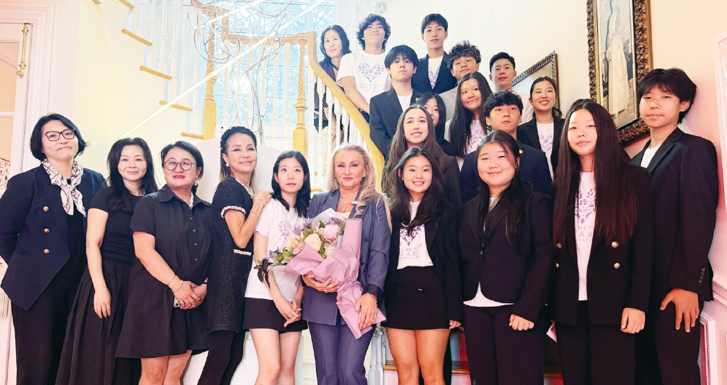비영리 봉사단체 쇼미유어하트 재단 산하 유스카운슬이 지난 13일 뉴저지주 프랭클린 레이크스 소재 헤더 초이 대표 자택에서 특별 초청 런천 프로그램인‘리더와의 오찬’을 성황리에 개최했다. [쇼미유어하트재단]