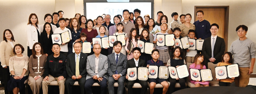 ‘나의 2040년 집 그리기’ 대회 수상자와 관계자들.  [사진 뉴저지한인부동산협회]
