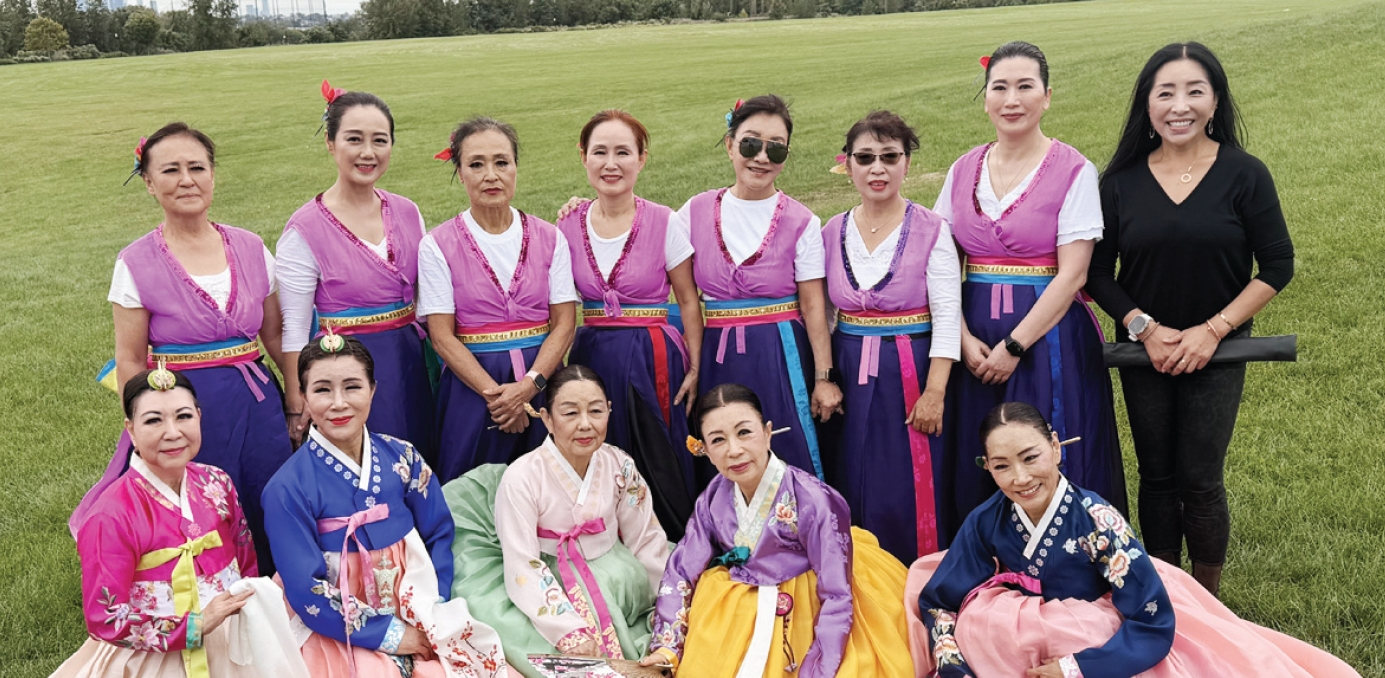 우리가락한국문화예술원은 지난 25일 버겐카운티 오버펙공원에서 열린 뉴저지한인회 추석대잔치에서 전통공연으로 자리를 빛냈다. [우리가락한국문화예술원] 