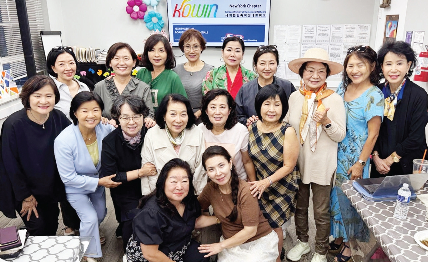 세계한민족여성네트워크 뉴욕지부(KOWIN)가 지난 17일 뉴욕한인봉사센터(KCS)에서 정기모임을 가졌다. 운영위원 6명과 인선위원 7명이 참여한 가운데 성지연 전 회장이 ‘비영리재단 101(Nonprofit 101 & Board Service Essentials)’에 대한 강연을 했다.  [세계한민족여성네트워크 뉴욕지부]