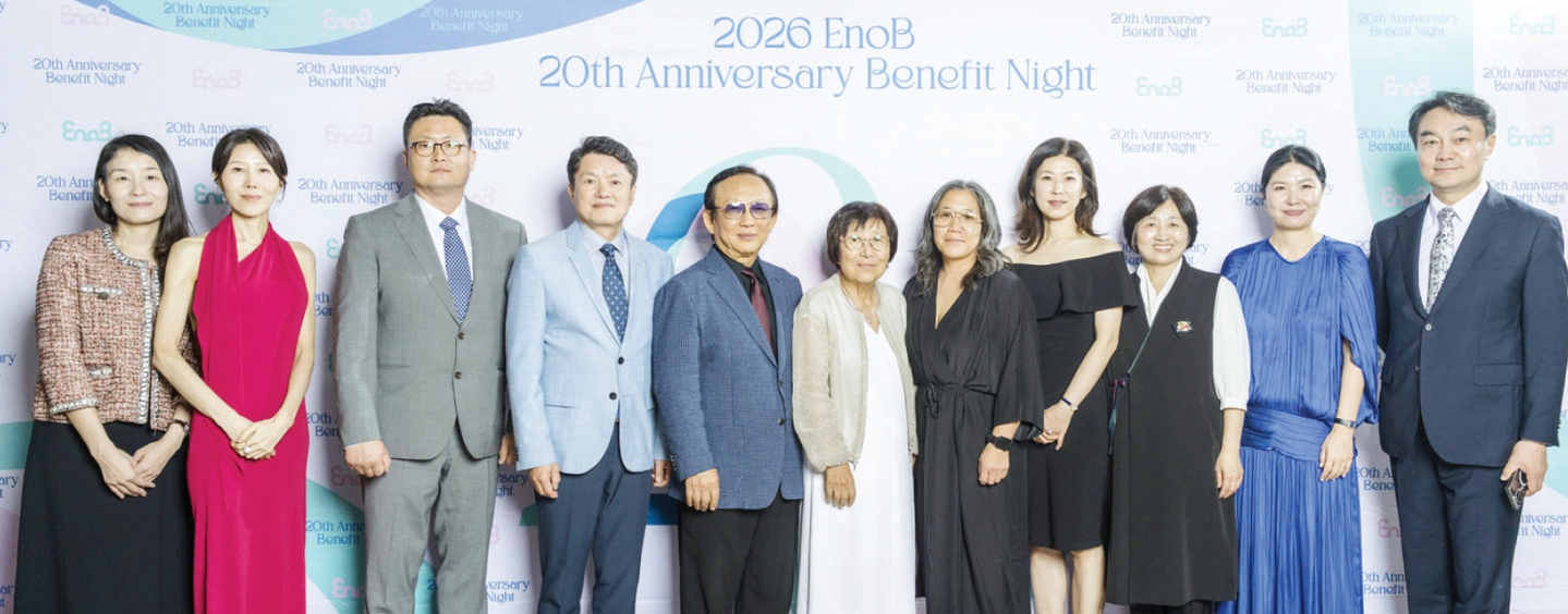 문화예술 비영리단체 이노비가 설립 20주년을 맞아 지난 2일 맨해튼 리버사이드처치 어셈블리홀에서 기념행사를 진행했다. 약 220명의 후원자와 뮤지션, 자원봉사자 등이 참석한 가운데, 이노비 측은 “지난 20년 동안 시간과 재능을 나누어준 뮤지션들과 자원봉사자들께 진심으로 감사드린다”고 전했다.  [이노비]