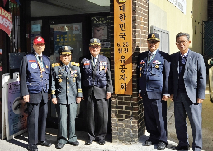 대한민국6·25참전유공자회 뉴욕지회(회장 박종대)와 재향군인회 미북동부지회(회장 배광수)는 21일 박정희대통령 뉴욕기념사업회관에서 모임을 가졌다. 참석자들은 대한민국 재향군인회 신상태 회장의 뉴욕 방문과 관련, 오는 11월 9일 감사 오찬과 11일 베테란스데이 퍼레이드를 참관하기로 했다.  [박정희대통령 뉴욕기념사업회]