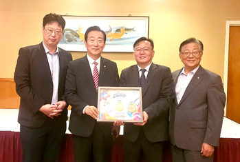 (왼쪽부터) 박종길 영사, 김성한 미주체전 조직위원장, 도광헌 소장, 황철현 미주체전 준비위원장.