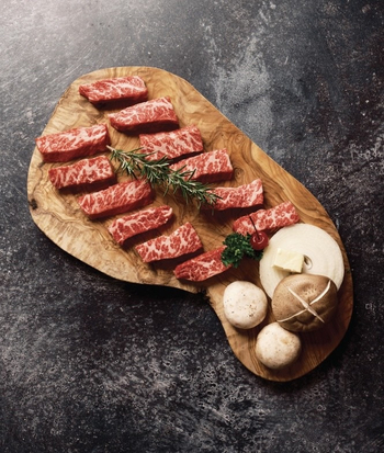  조선갈비는 엑셀 프라임 등급을 고수하며 명품 바비큐만의 깊은 풍미를 이어오고 있다. 