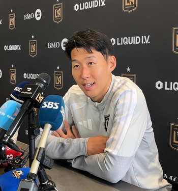 LAFC의 손흥민이 20일 LAFC 리퀴드 I.V. 퍼포먼스 센터에서 열린 프리게임 기자회견에서 발언 중이다. 