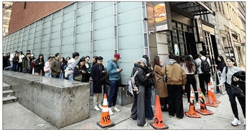 지난 23일부터 27일까지 맨해튼 애니타임키친에서 열린 최현석 셰프의 ‘190 버거’ 한정 이벤트에 뉴욕시민들과 K푸드 팬들이 인산인해를 이루고 있다. 매일 500개 한정 수량이 조기 매진되는 등 뜨거운 관심을 받으며 한국 수제 버거의 저력을 입증했다.  [애니타임키친]